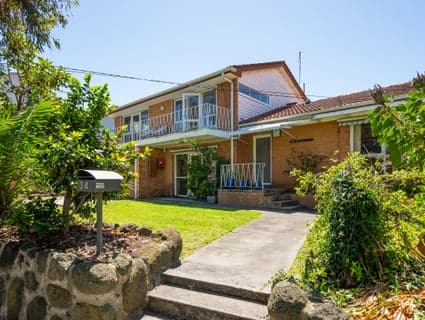 34 Bent Parade, Black Rock - Image 1
