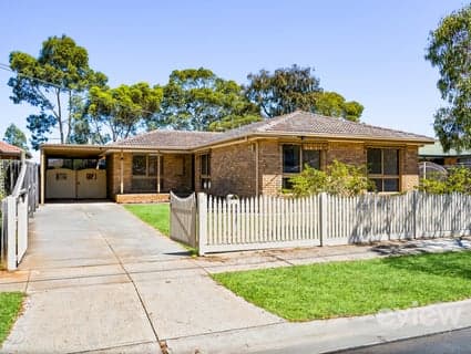 9 Quartok Avenue, Werribee - Thumbnail 2
