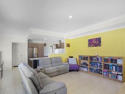 47B Matta Way, Pearsall - Thumbnail 2