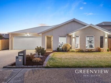 31 Chantenay Parade, Cranbourne North - Image 1