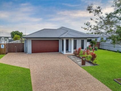 12 Supplejack Court, Mount Low - Image 1