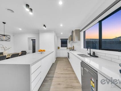 13 Quince Road, Manor Lakes - Thumbnail 2