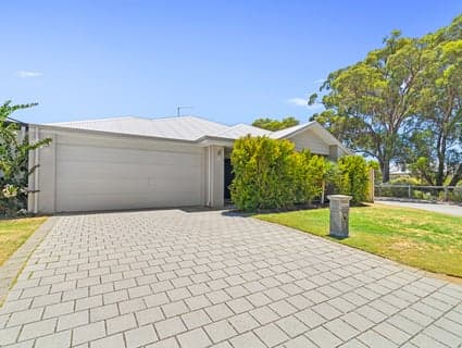 7 Breezy Way, Meadow Springs - Thumbnail 2