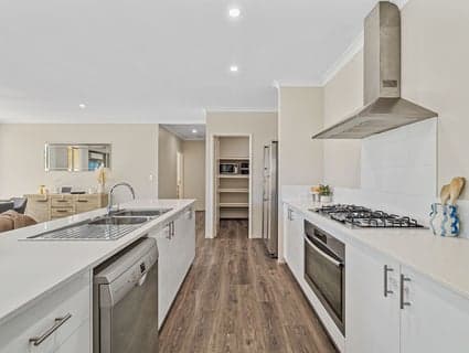 7 Breezy Way, Meadow Springs - Thumbnail 5