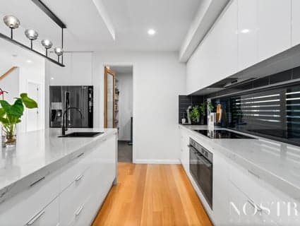 33 Lewins Rail Avenue, South Morang - Thumbnail 7