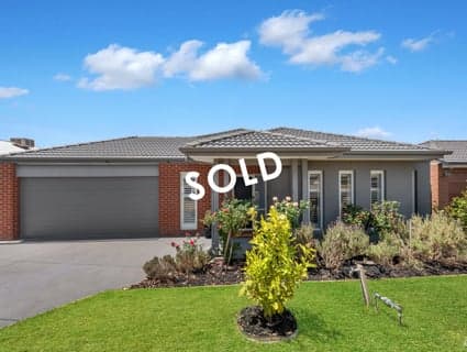 4 Highgrove Drive, Pakenham - Image 1