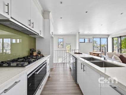 1 Bailey Crescent, Oak Park - Thumbnail 7