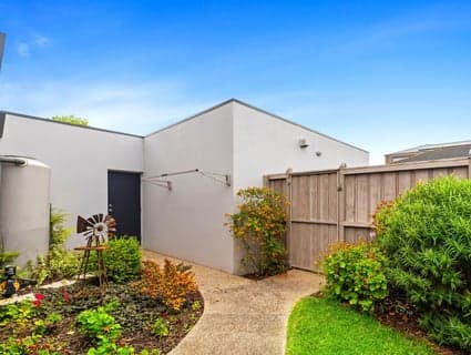 8 Lobelia Lane, Cowes - Thumbnail 3