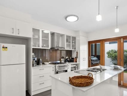 8 Lobelia Lane, Cowes - Thumbnail 6