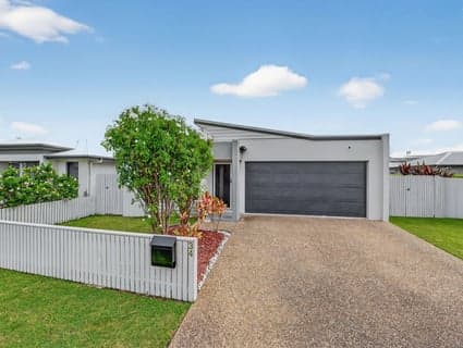 34 Highgrove Avenue, Shaw - Image 1