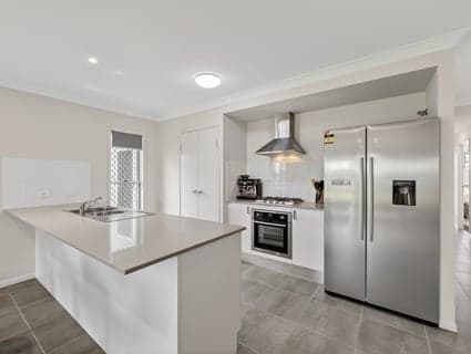 34 Highgrove Avenue, Shaw - Thumbnail 2
