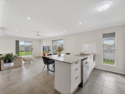 34 Highgrove Avenue, Shaw - Thumbnail 4