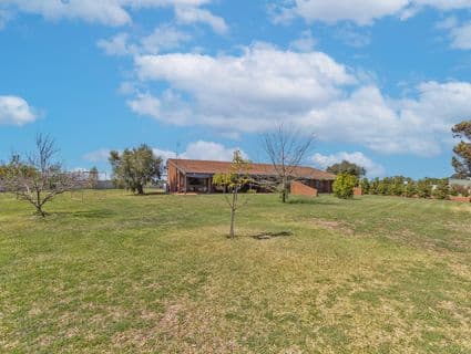 10 Oswin Road, Beverford - Thumbnail 3
