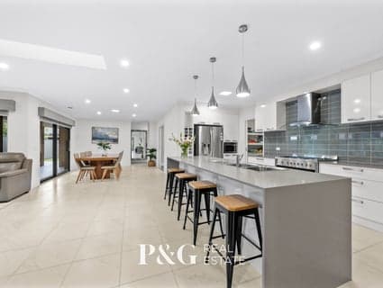 18 Marblelight Way, Clyde North - Thumbnail 2