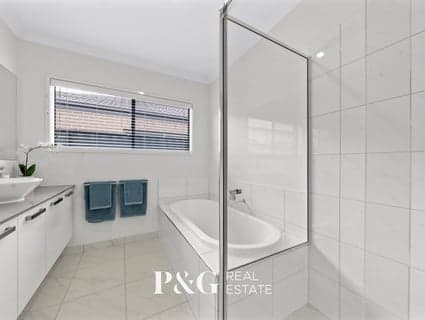 18 Marblelight Way, Clyde North - Thumbnail 8