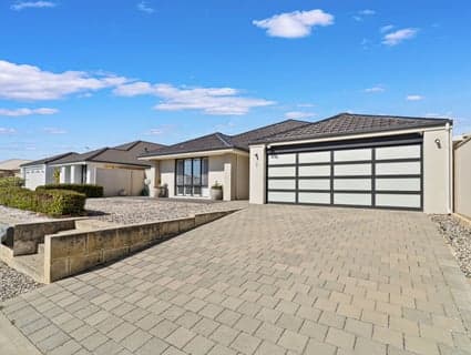 4 Buttermere Approach, Waikiki - Image 1