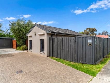 12 Eramosa Road West, Somerville - Image 1