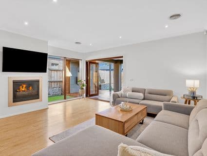 4 Auden Lane, Fraser Rise - Thumbnail 2