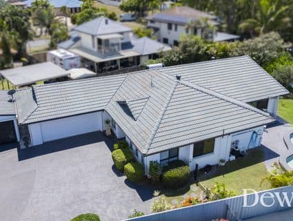15 Bowsprit Crescent, Banksia Beach - Image 1