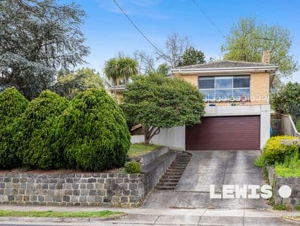 44 Vincent Street, Oak Park - Image 1