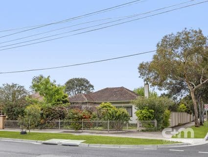 110 South Street, Hadfield - Image 1