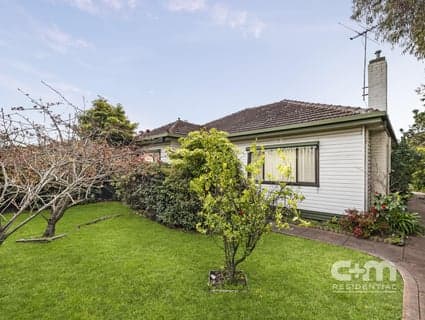 110 South Street, Hadfield - Thumbnail 3