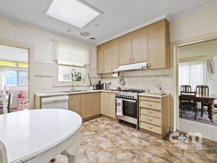 110 South Street, Hadfield - Thumbnail 7