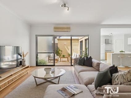 16 Juniper Bank Way, Subiaco - Image 1
