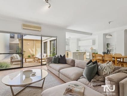 16 Juniper Bank Way, Subiaco - Thumbnail 2