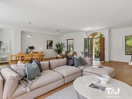 16 Juniper Bank Way, Subiaco - Thumbnail 3
