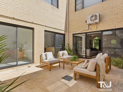 16 Juniper Bank Way, Subiaco - Thumbnail 8