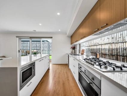 10 Madeira Street, Manor Lakes, VIC, 3024, Manor Lakes - Thumbnail 2