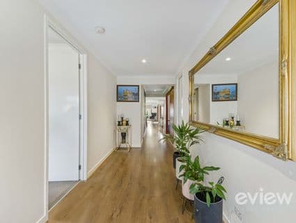 32 Holyoake Parade, Manor Lakes - Thumbnail 2