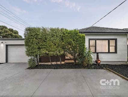 21 Dickinson Street, Hadfield - Image 1