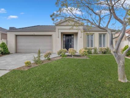 12 Colchester Circuit, Roxburgh Park - Image 1