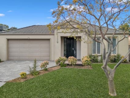12 Colchester Circuit, Roxburgh Park - Thumbnail 2