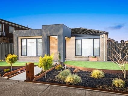 3 Lysterfield Walk, Manor Lakes - Thumbnail 2