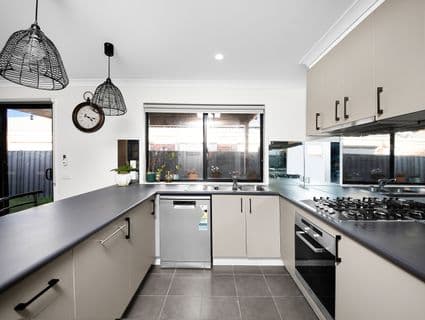 3 Lysterfield Walk, Manor Lakes - Thumbnail 7