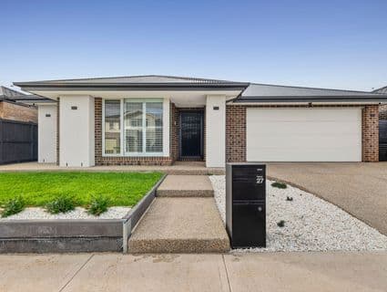 27 Portobello Way, Fraser Rise - Image 1