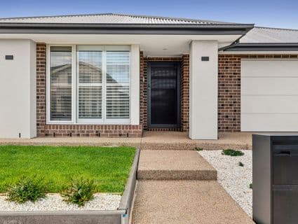 27 Portobello Way, Fraser Rise - Thumbnail 2