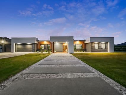 92 Montego Hills Drive, Kingsholme - Image 1