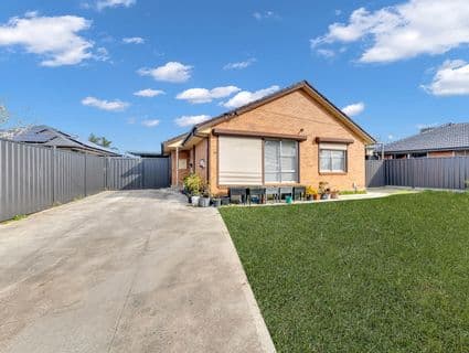 29 Inverloch Crescent, Dallas - Thumbnail 2