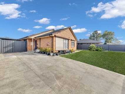 29 Inverloch Crescent, Dallas - Thumbnail 3