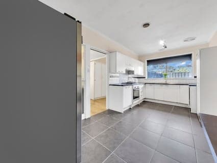 29 Inverloch Crescent, Dallas - Thumbnail 5