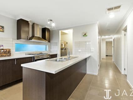 7 Wells Road, Point Cook - Thumbnail 2