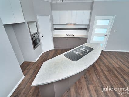 49 Busch Parkway, Pearsall - Thumbnail 2