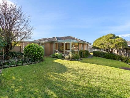 2 Moulamein Court, Hamlyn Heights - Image 1
