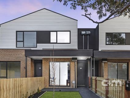51B Rhodes Pde, Oak Park - Image 1