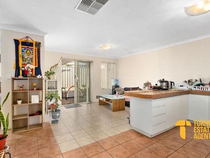 2/11 Eureka Road, Wilson - Image 1