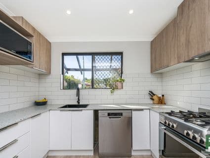 21 Fenton Way, Hamilton Hill - Thumbnail 2
